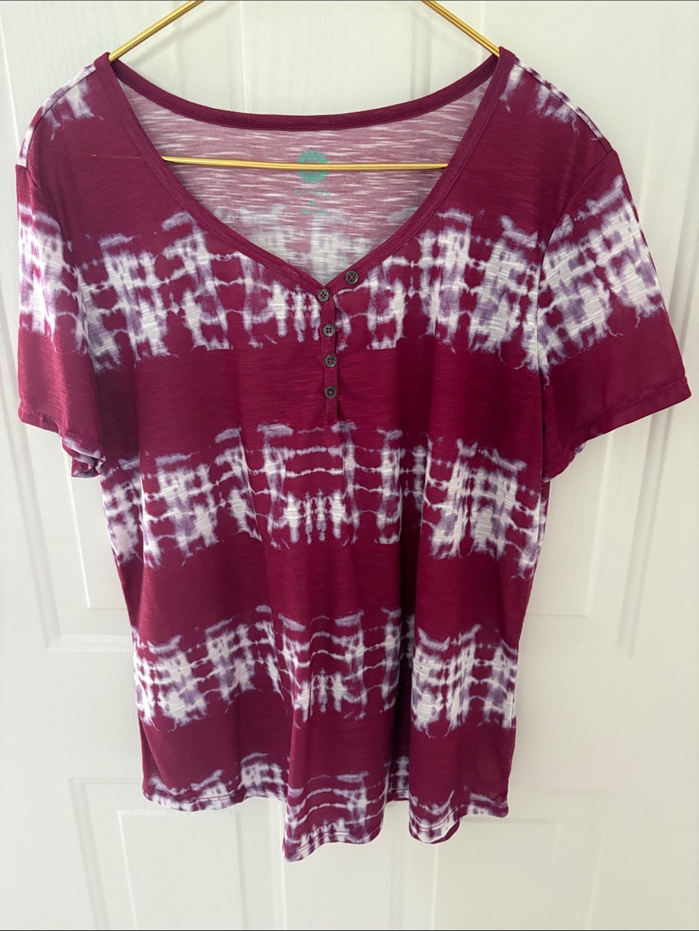 Women’s Maroon Tie-Dye Henley Short Sleeve Tee